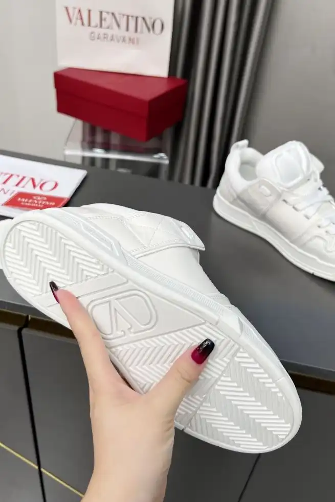 hype Valentino Sneakers