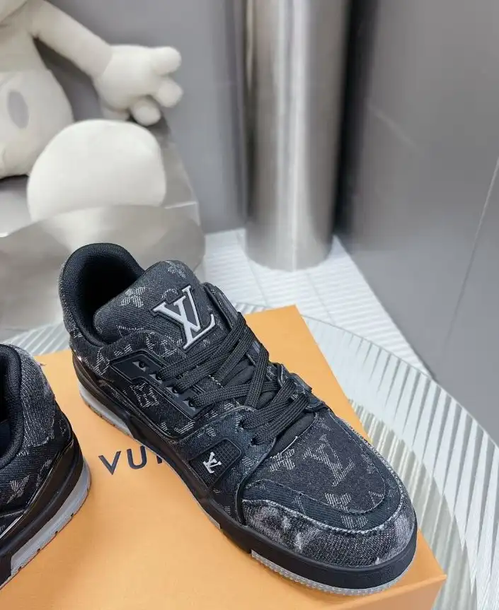 hype Louis Vuitton Sneakers