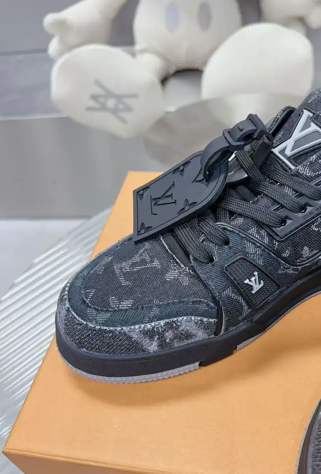 hype Louis Vuitton Sneakers