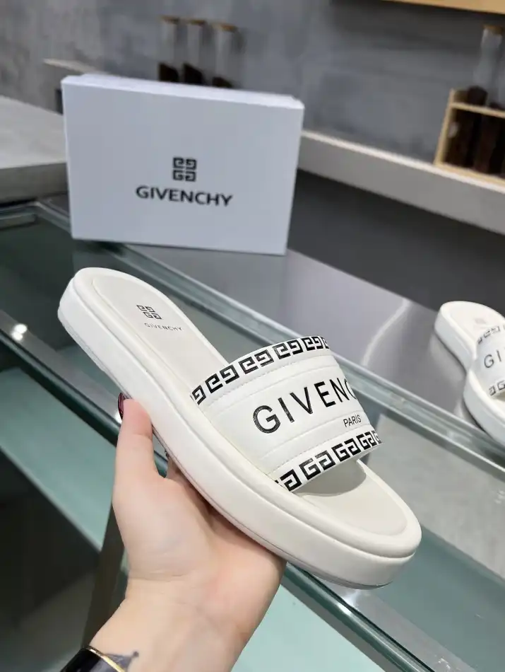 hype Givenchy Slippers