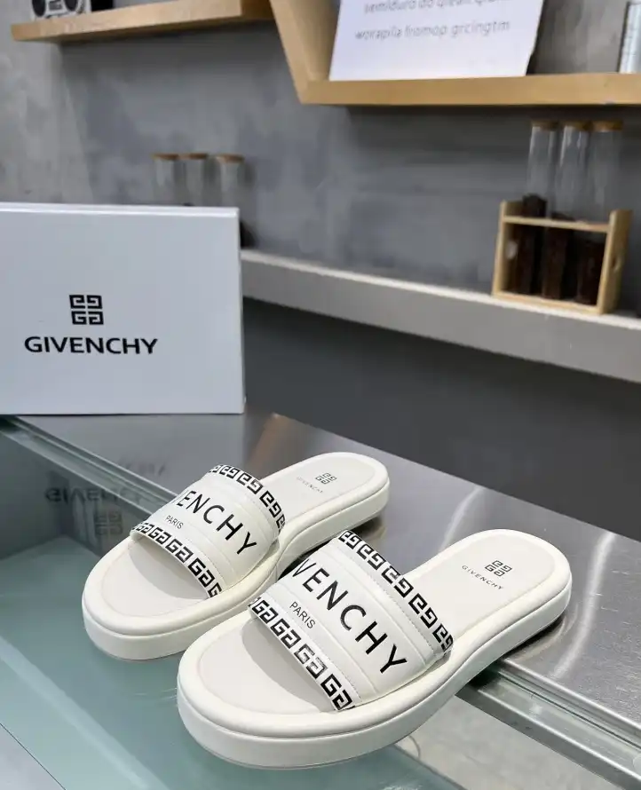 hype Givenchy Slippers