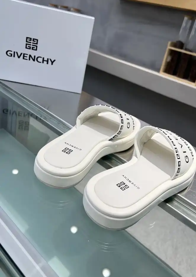 hype Givenchy Slippers