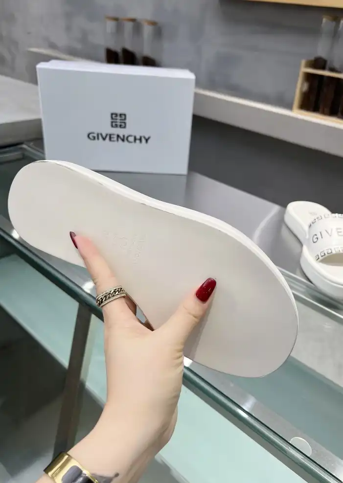 hype Givenchy Slippers