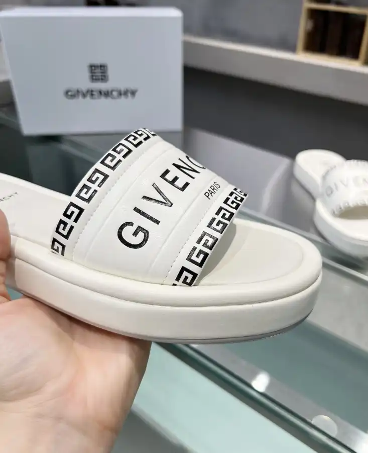 hype Givenchy Slippers