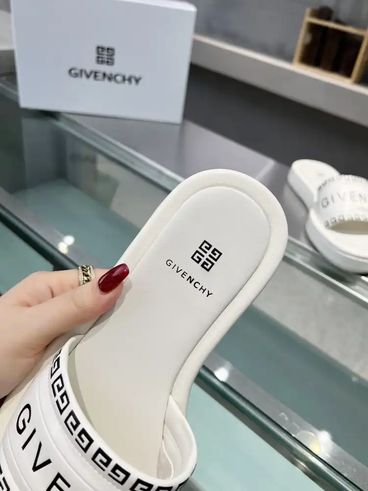 hype Givenchy Slippers