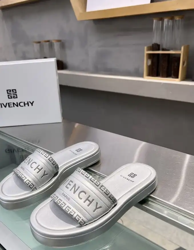 hype Givenchy Slippers