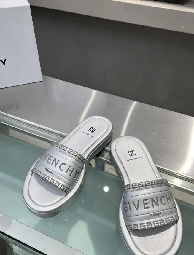 hype Givenchy Slippers