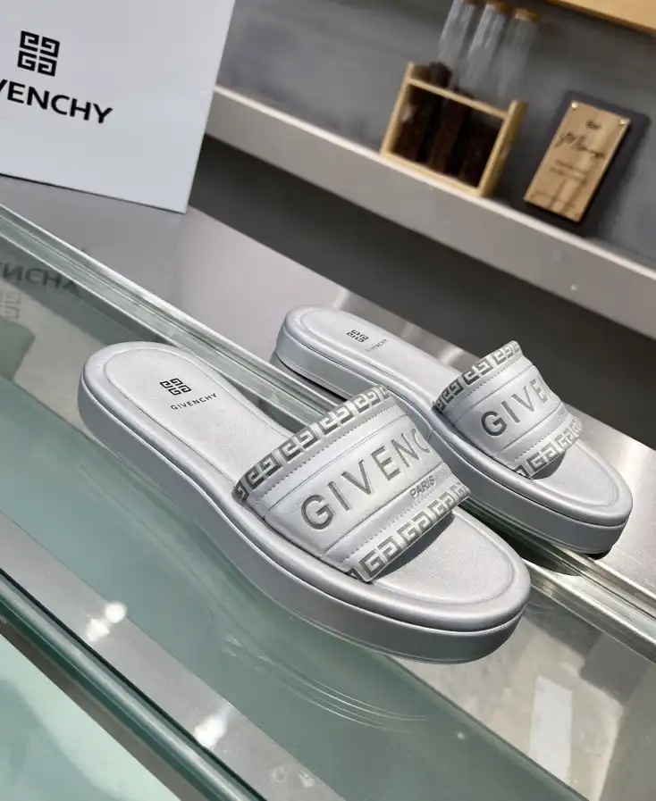 hype Givenchy Slippers