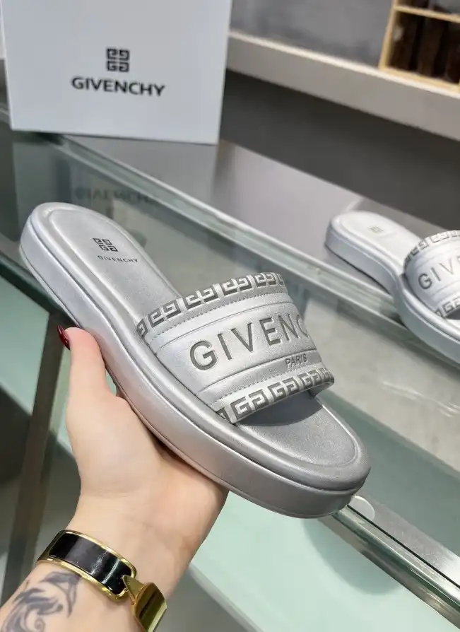 hype Givenchy Slippers