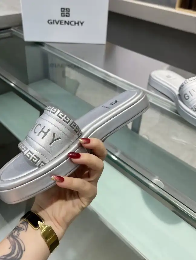 hype Givenchy Slippers