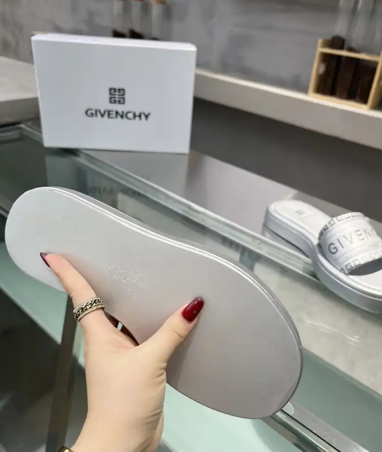 hype Givenchy Slippers