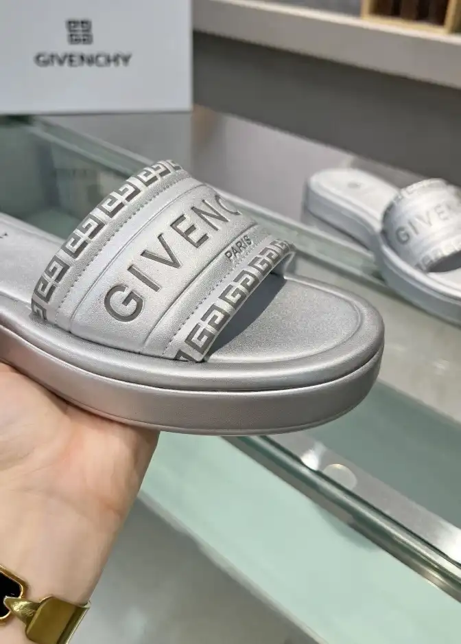 hype Givenchy Slippers