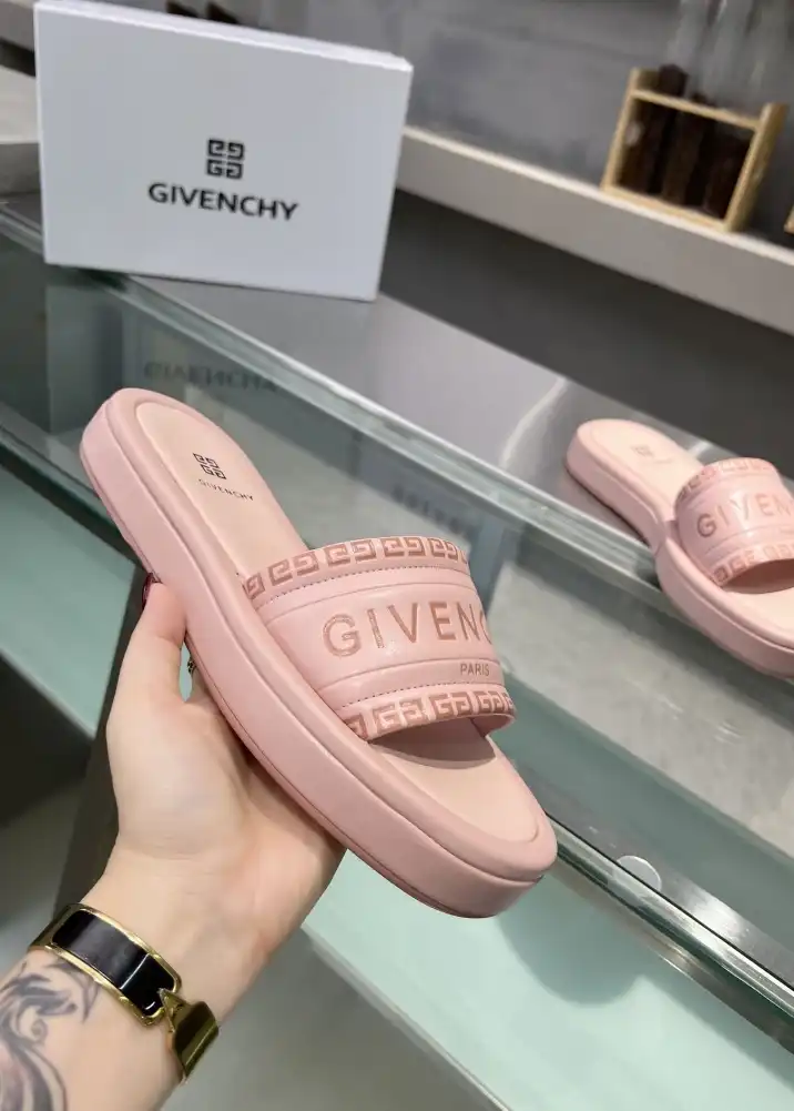 hype Givenchy Slippers