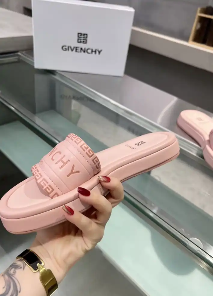 hype Givenchy Slippers