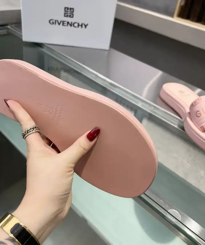 hype Givenchy Slippers