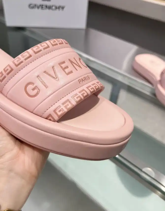 hype Givenchy Slippers