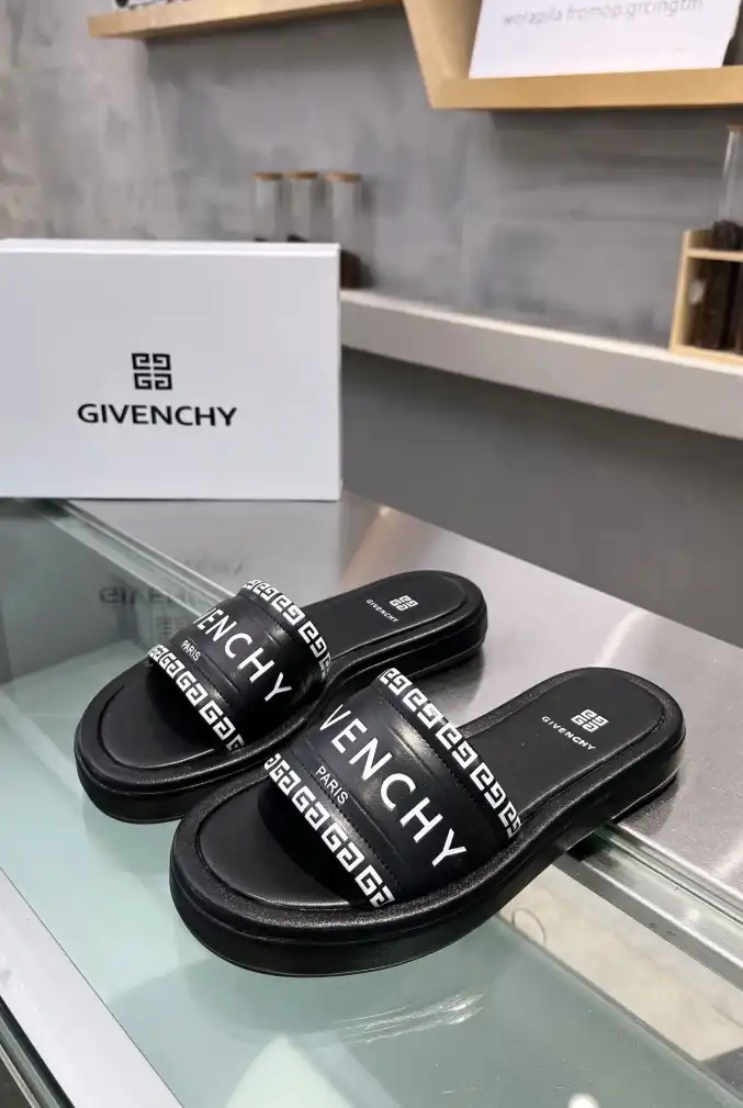 hype Givenchy Slippers