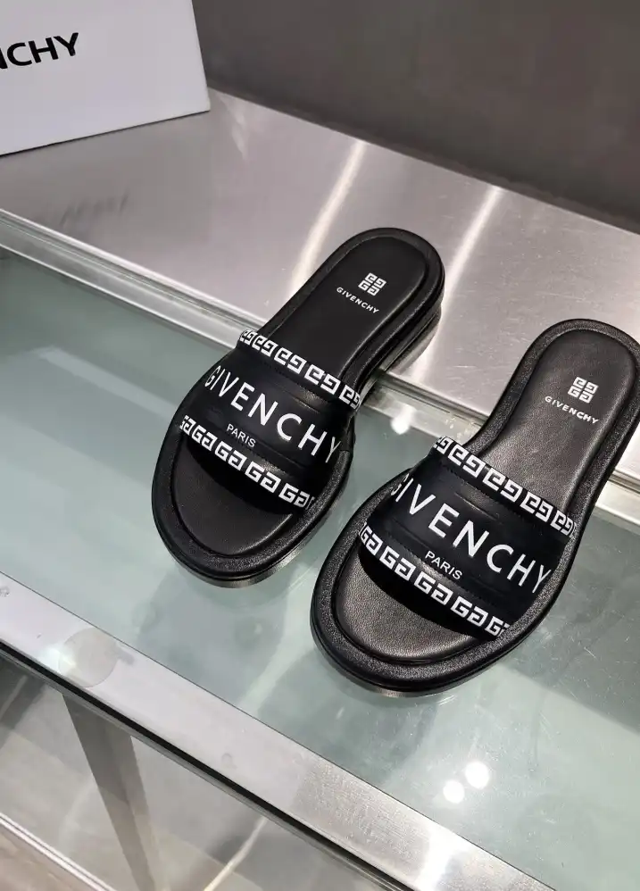 hype Givenchy Slippers