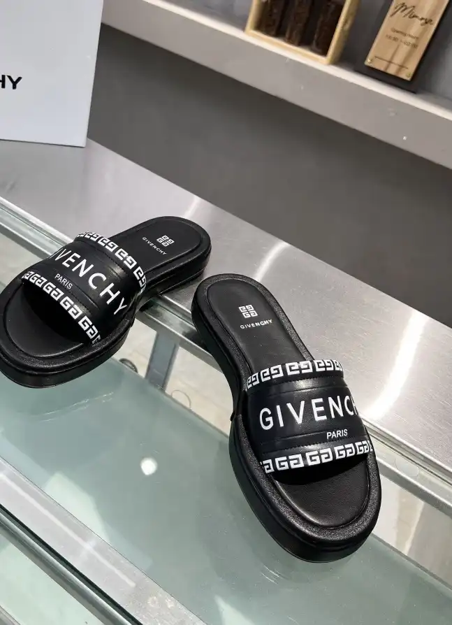 hype Givenchy Slippers