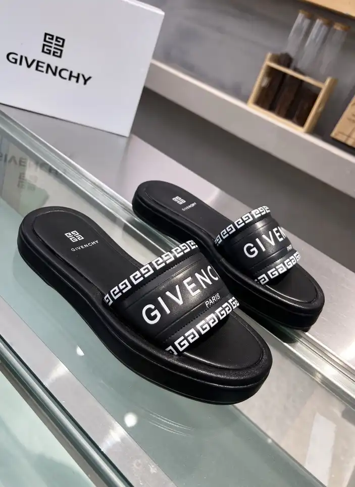 hype Givenchy Slippers