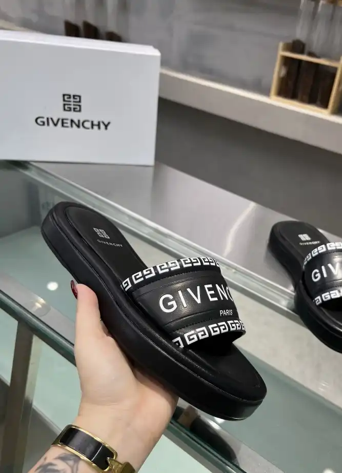 hype Givenchy Slippers