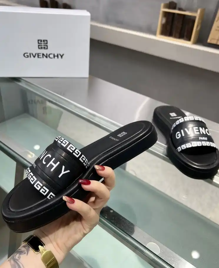 hype Givenchy Slippers