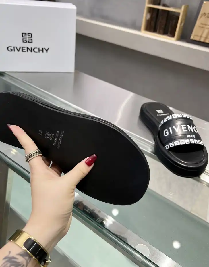 hype Givenchy Slippers