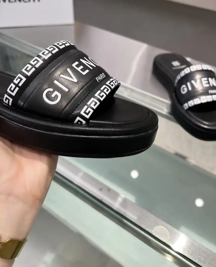 hype Givenchy Slippers