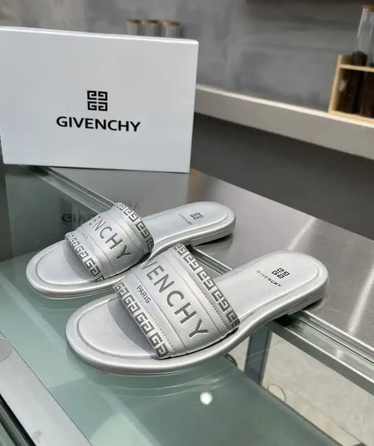 hype Givenchy Slippers