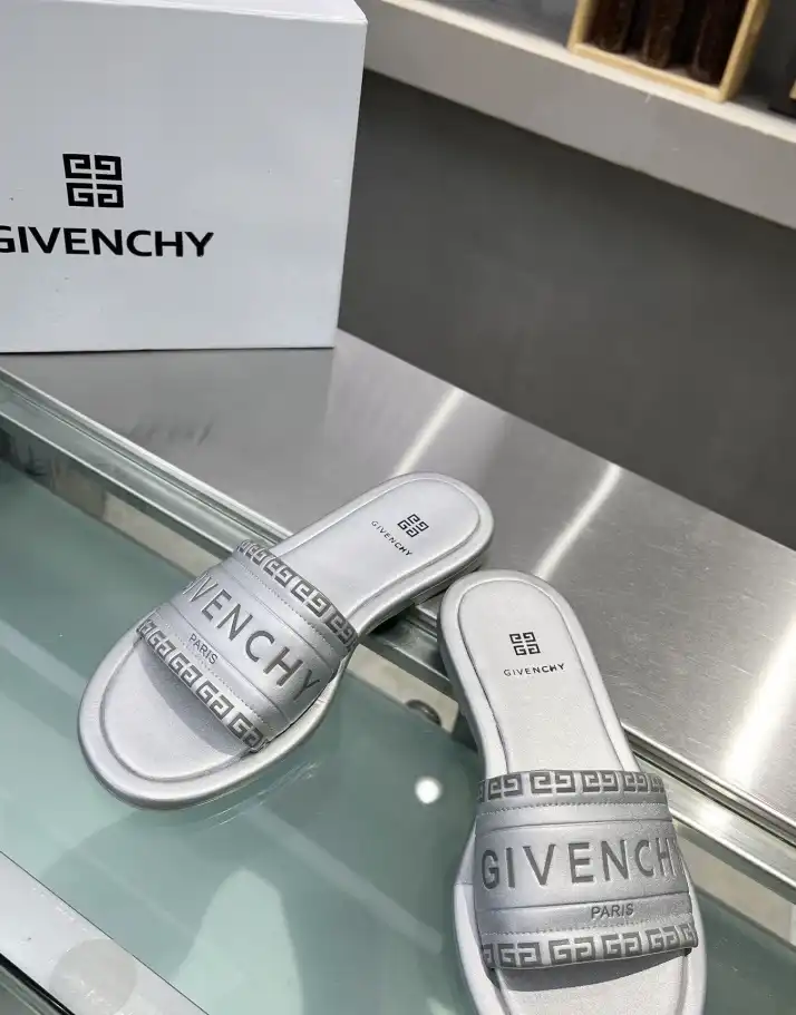 hype Givenchy Slippers