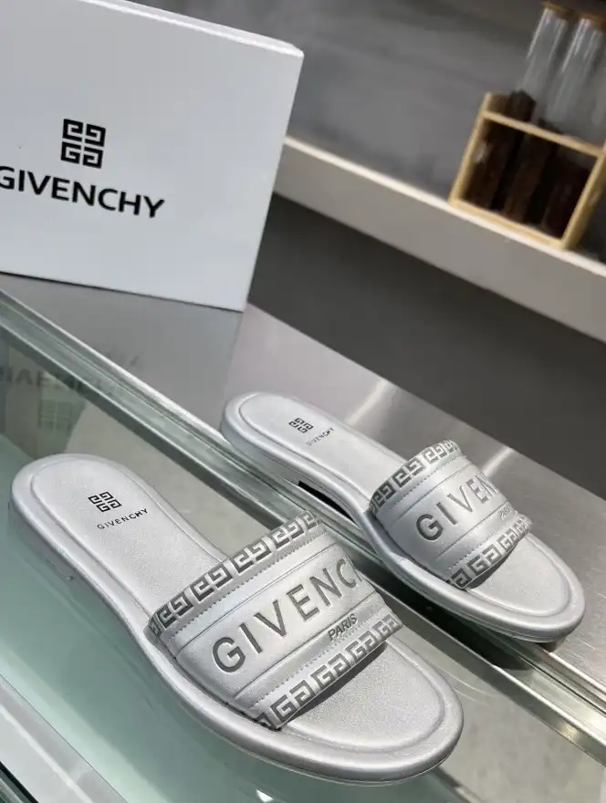 hype Givenchy Slippers