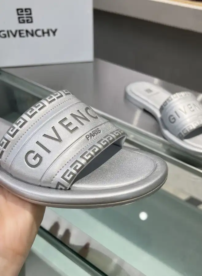 hype Givenchy Slippers