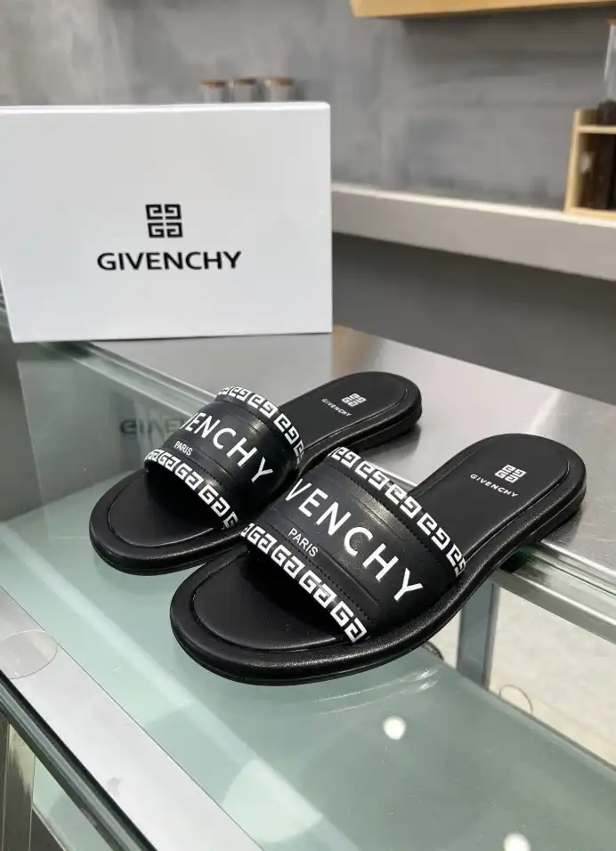 hype Givenchy Slippers