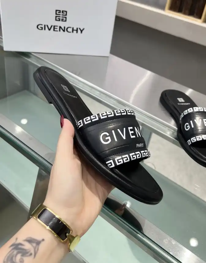 hype Givenchy Slippers