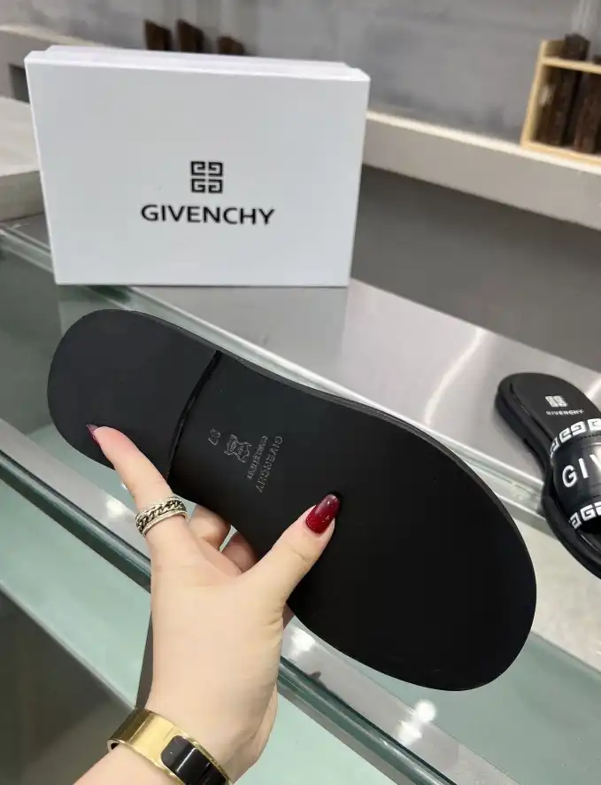 hype Givenchy Slippers