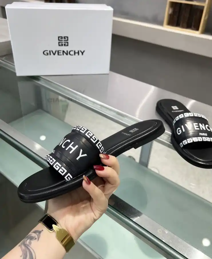 hype Givenchy Slippers