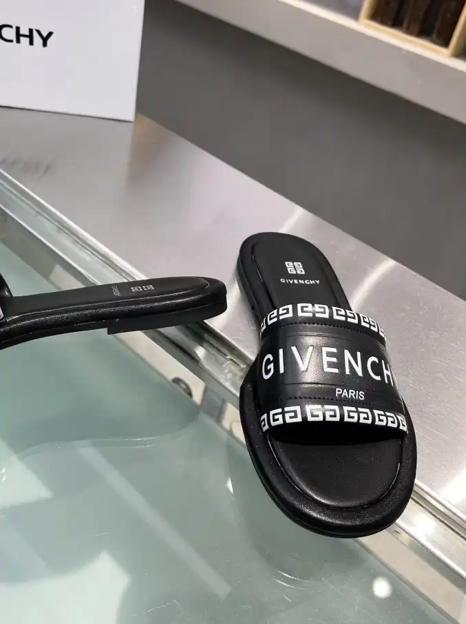 hype Givenchy Slippers