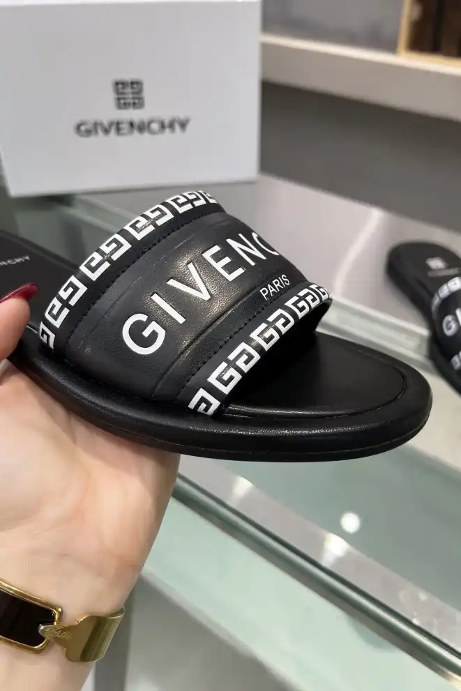 hype Givenchy Slippers