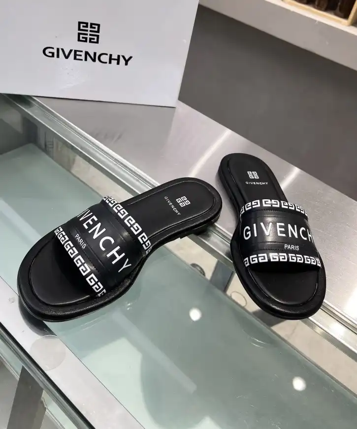 hype Givenchy Slippers