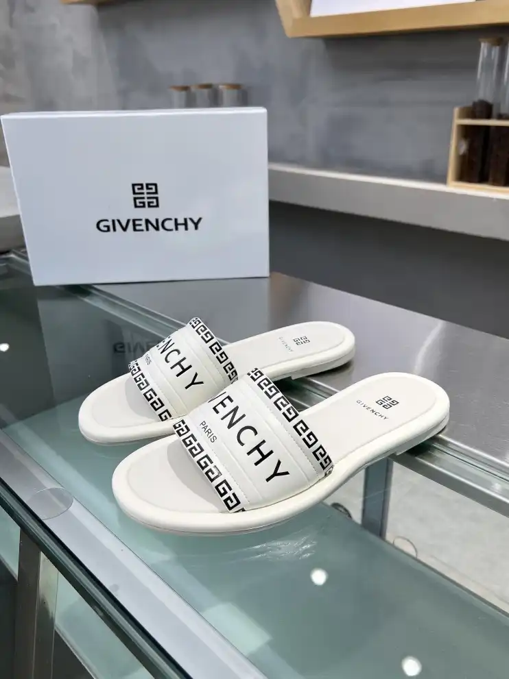 hype Givenchy Slippers