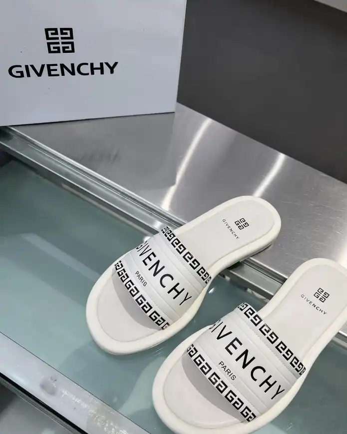 hype Givenchy Slippers