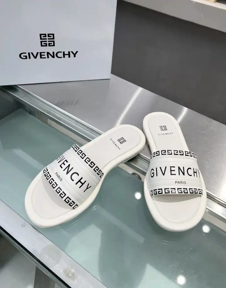 hype Givenchy Slippers