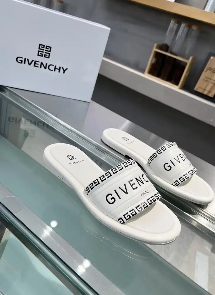 hype Givenchy Slippers