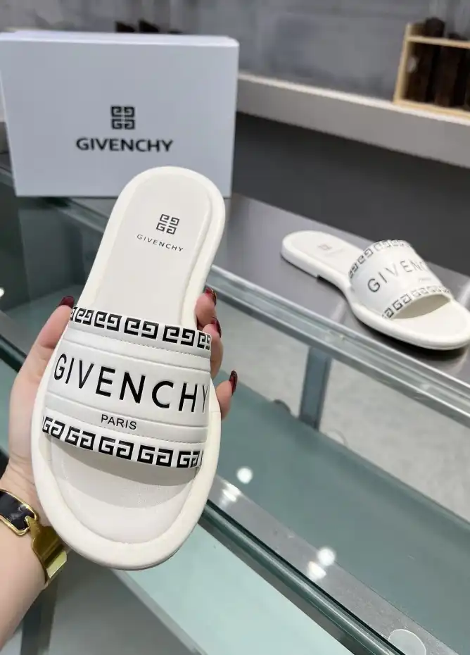 hype Givenchy Slippers