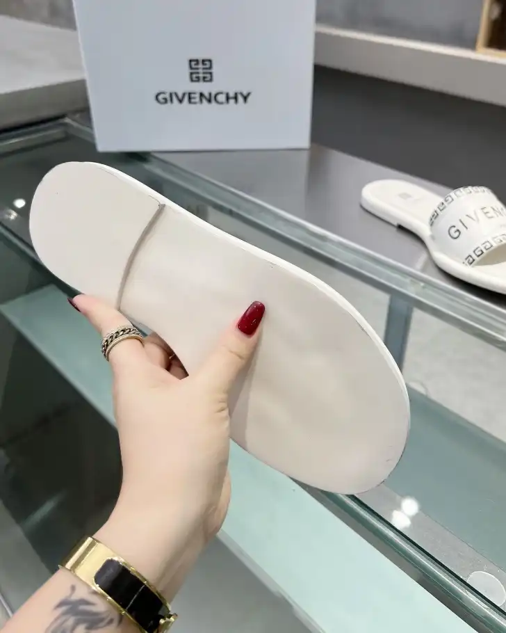 hype Givenchy Slippers