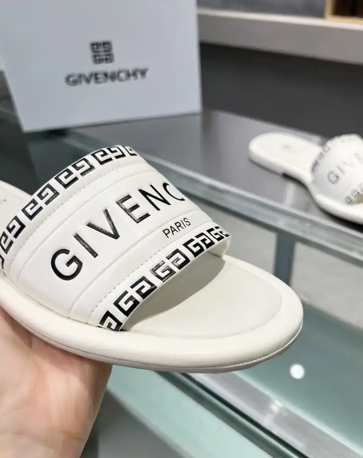 hype Givenchy Slippers