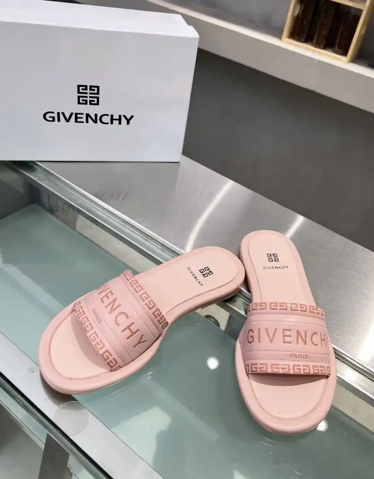 hype Givenchy Slippers