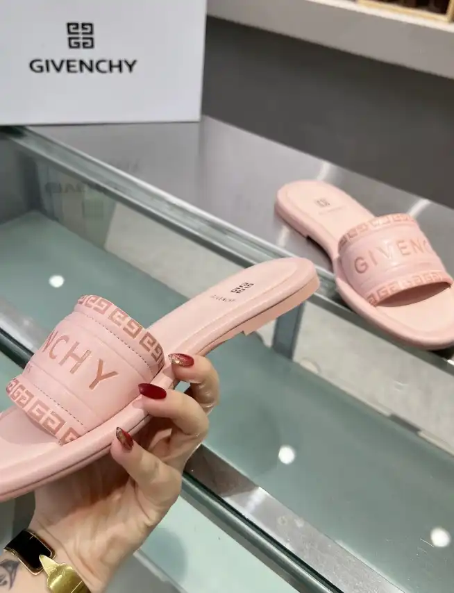 hype Givenchy Slippers