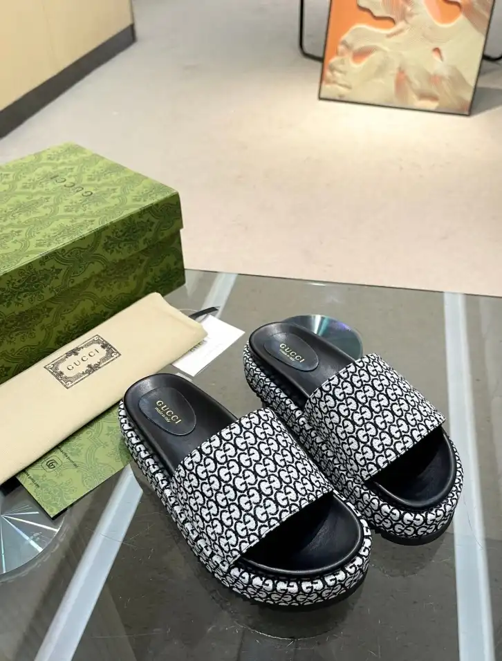 hype Gucci Slippers