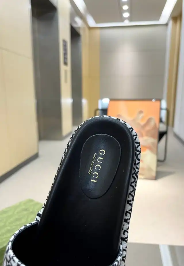 hype Gucci Slippers